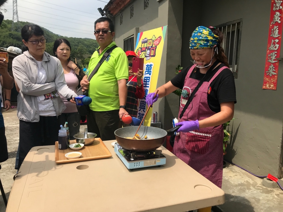 現場烹煮地瓜料理