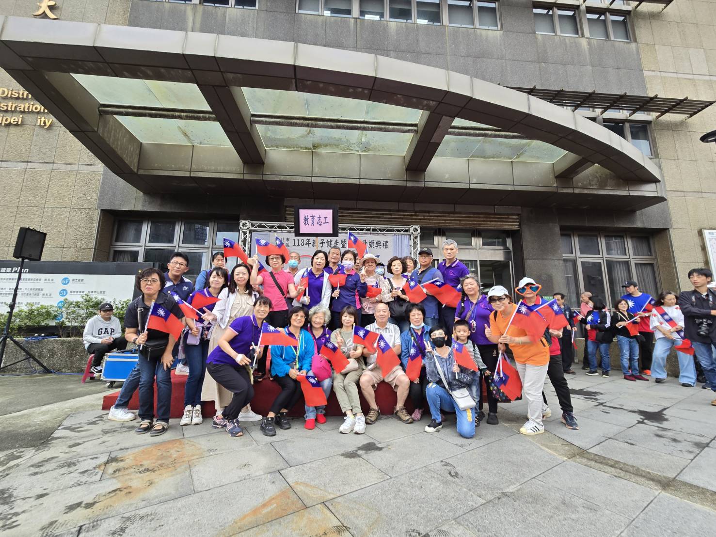 颱風肆虐中重生萬里居民歡度國慶運動健康-6