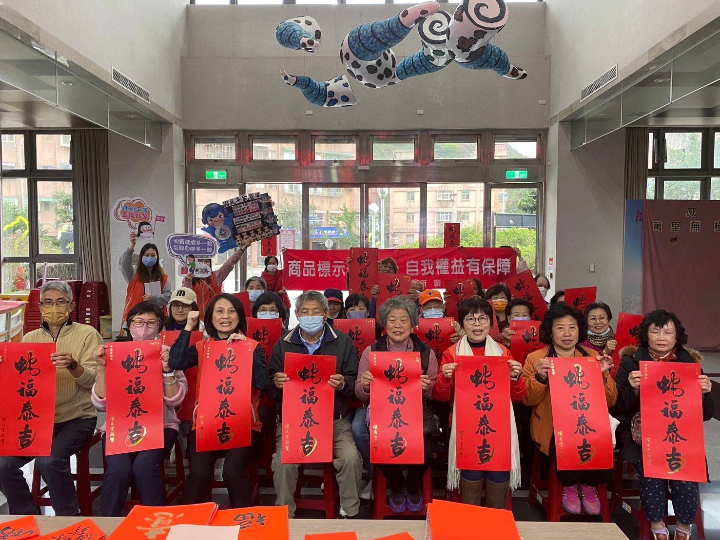萬里賀新春 名家揮毫送春聯-1(共7張照片)