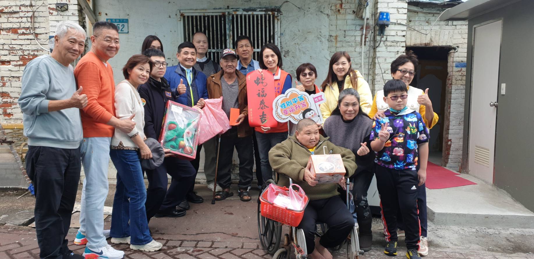 台北長春扶輪社關懷邊緣戶 寒冬問暖贈送愛心物資-6