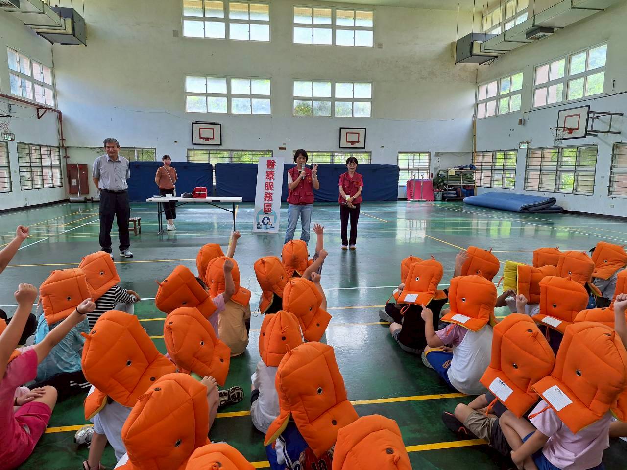 萬里區公所攜手萬里國小 校園防災實地演練