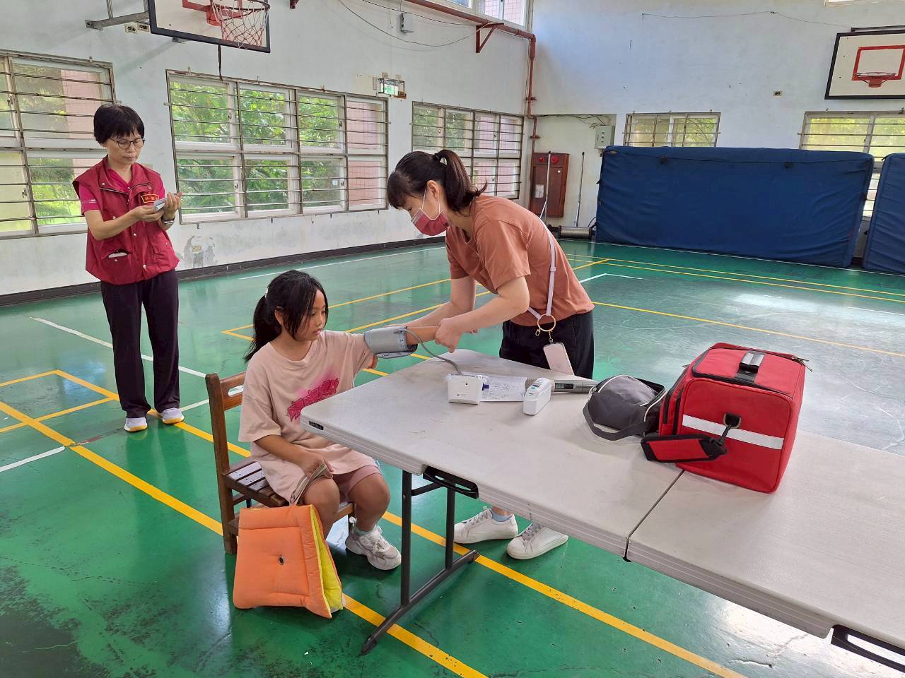 萬里區公所攜手萬里國小 校園防災實地演練-3