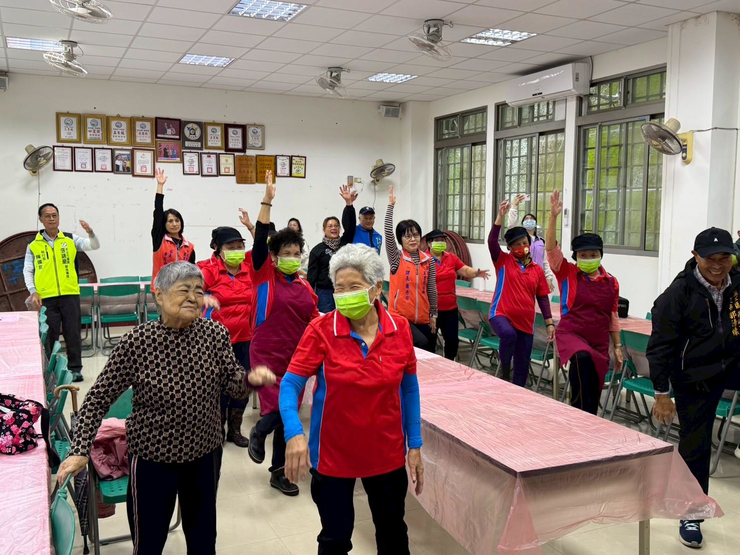 崁脚里社區照顧關懷據點揭牌啟用-1(共9張照片)